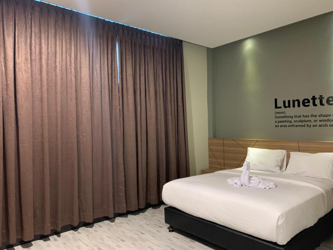Bless Hotels Sintang Bagian luar foto