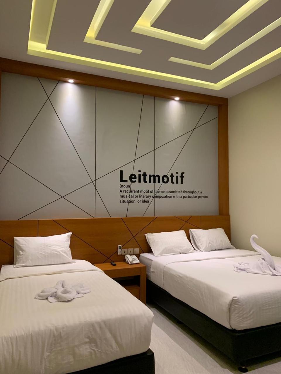 Bless Hotels Sintang Bagian luar foto