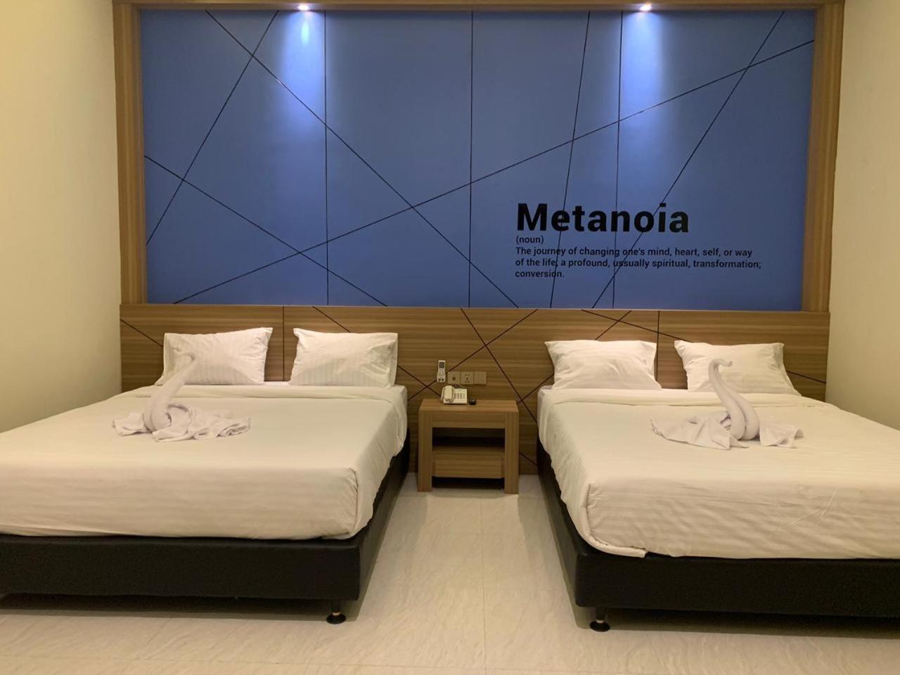 Bless Hotels Sintang Bagian luar foto