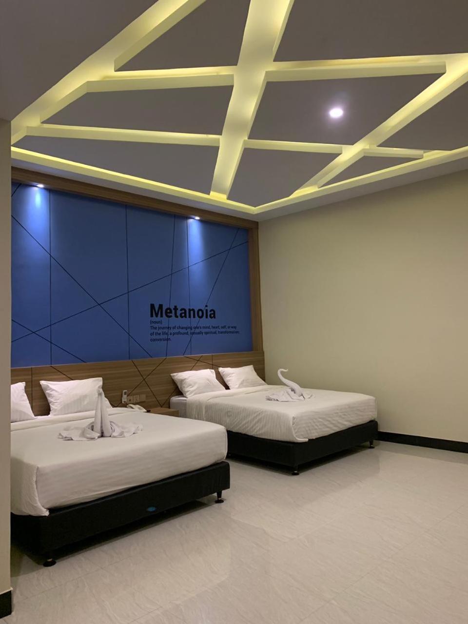 Bless Hotels Sintang Bagian luar foto