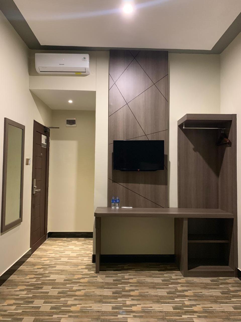 Bless Hotels Sintang Bagian luar foto